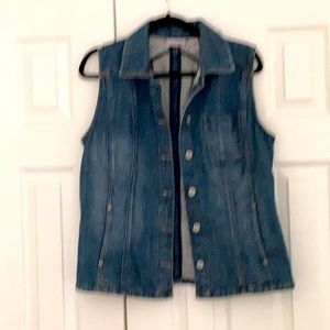 NWOT Chico’s platinum sz 1 (8-10) cutest vest